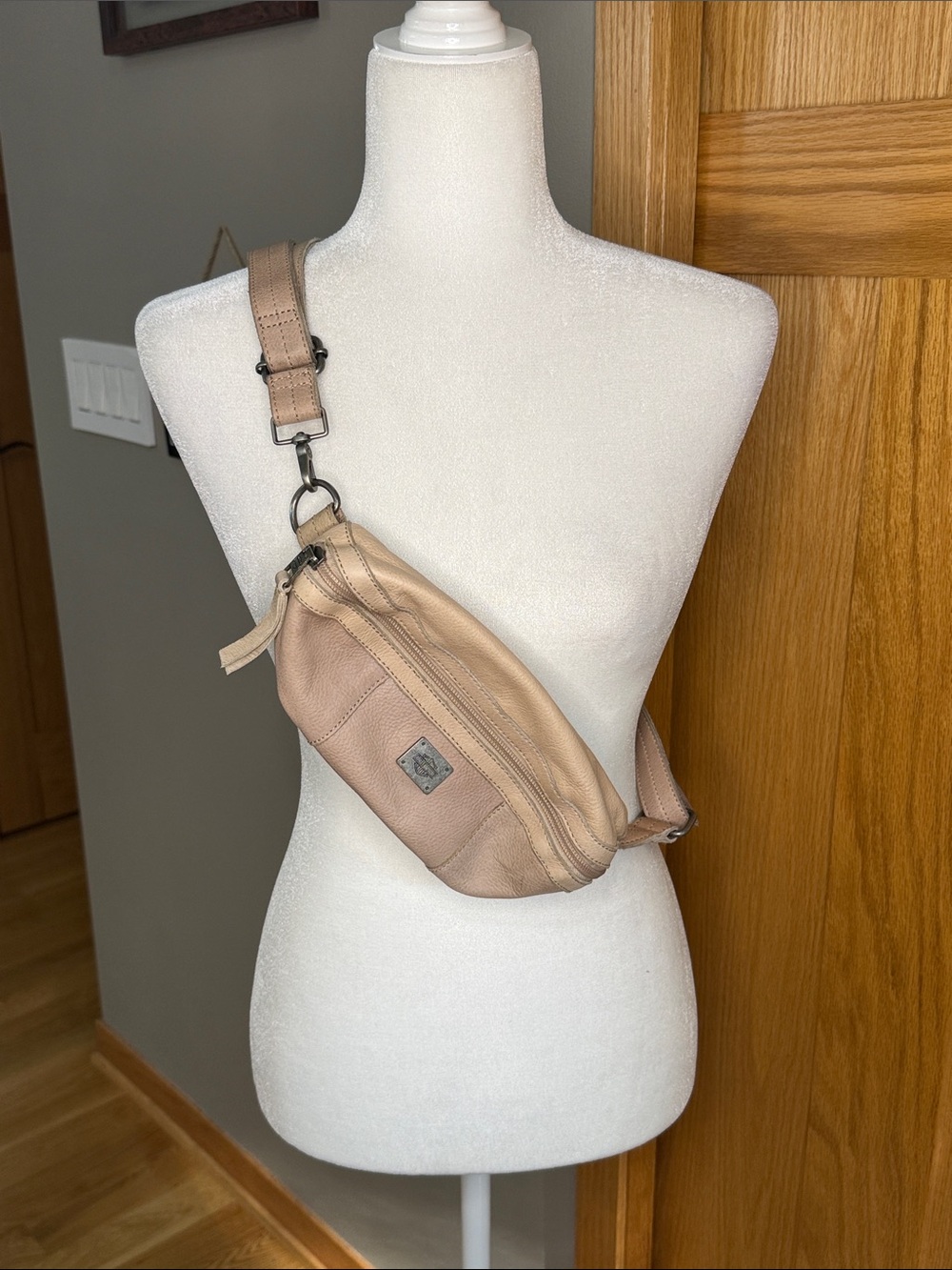 Vintage Harley-Davidson Beige Leather Logo Crossbody